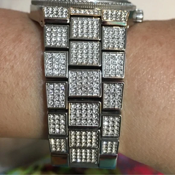 Mk crystal watch new in box.never wore this watch - Picture 3 of 8